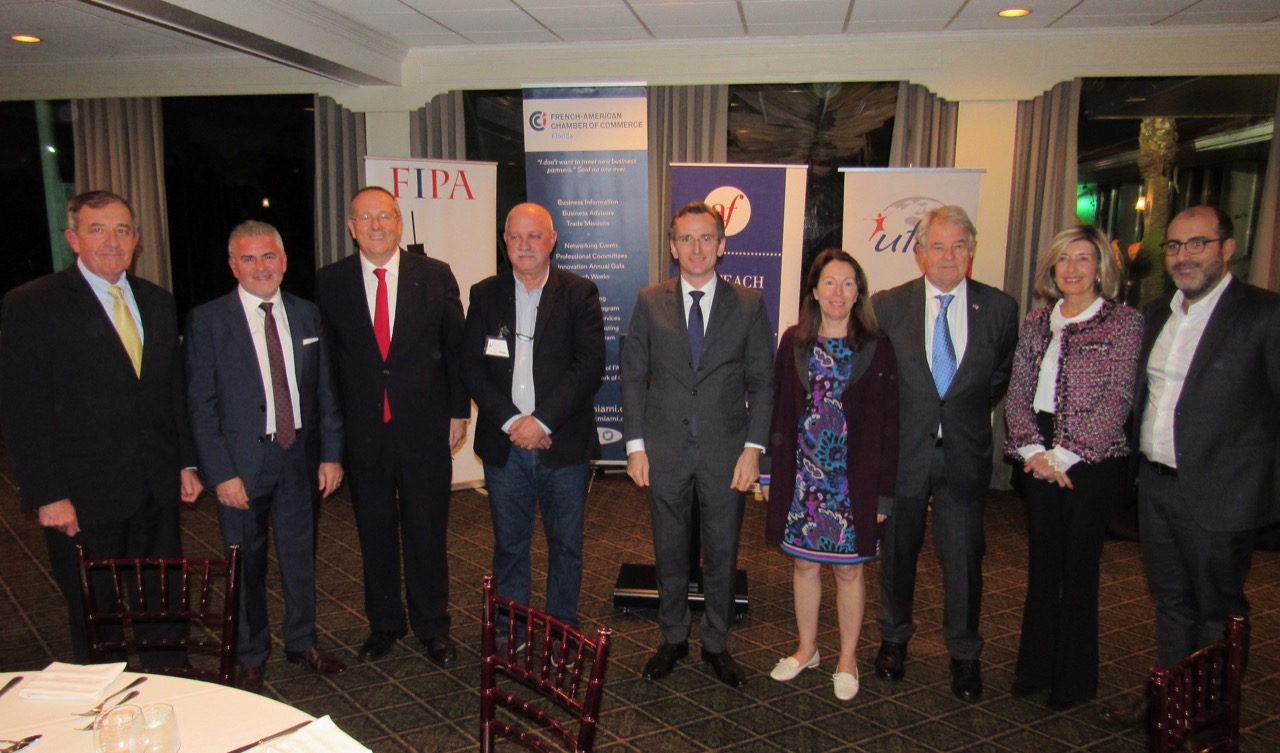 Jean Michel Caffin, Alain Ouelhadj (pdt FACC), Xavier Capdevielle (pdt UFE), Roger Pardo (pdt Fipa) le consul Clément Leclerc, Elisabeth Gazay (pdte CCE Floride), Jacques Brion (pdt Alliance Française de Miami), Michèle Mataillet, et Nicolas Pignot (Miami Accueil) à la soirée des associations françaises à Miami organisée par L'Union des Français de l'Etranger, FIPA, Alliance Française et Miami Accueil