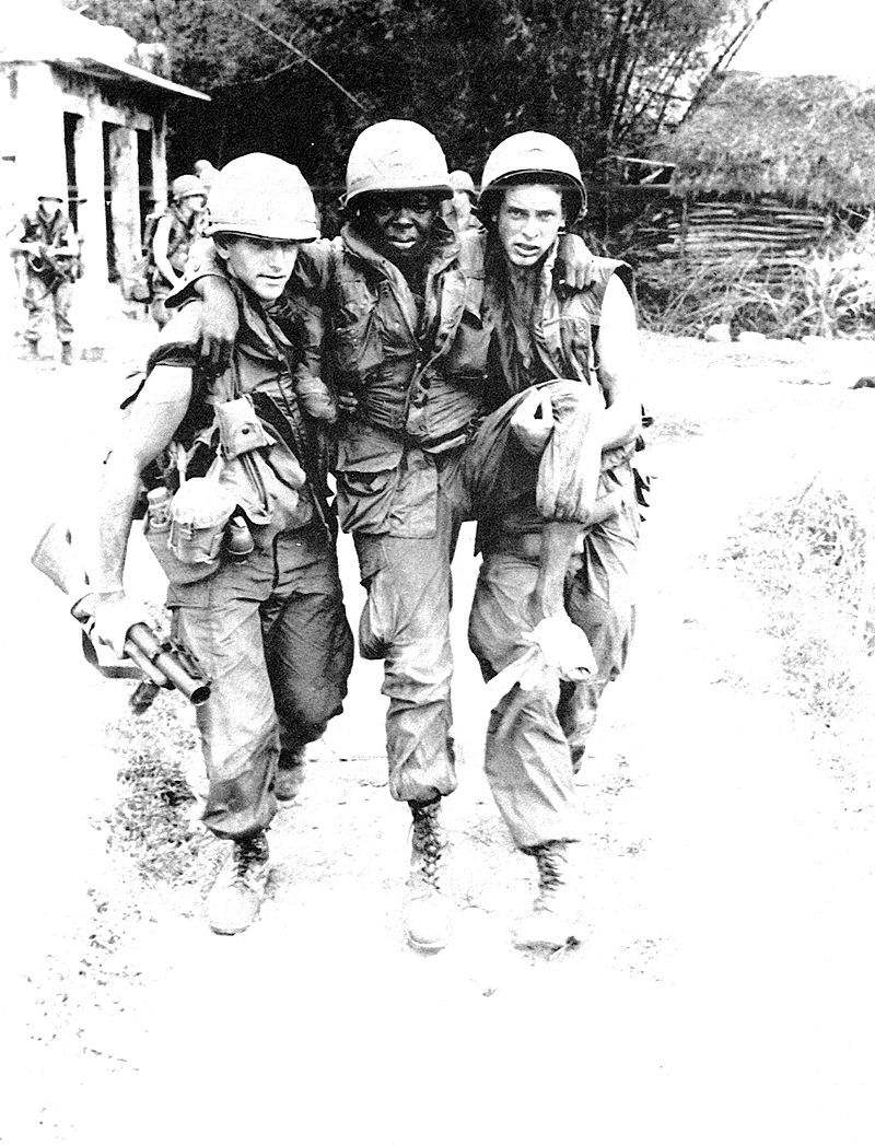 Un soldat américain blessé au Vietnam.