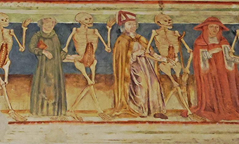 Les danses macabres rappelaient au Moyen Age qu’on est peu de choses... Elles alternaient les différents genres de citoyens (aussi bien le pauvre que le roi) et leurs squelettes.
