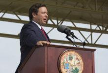 Gouverneur DeSantis : "Les Snowbirds et non-résidents peuvent se faire vacciner en Floride"Gouverneur DeSantis : "Les Snowbirds et non-résidents peuvent se faire vacciner en Floride"