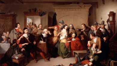 Tableau « L’Examen d’une sorcière » de Salem », peint par Tompkins Matteson en 1853 (domaine public). Mary Fisher est ici dénudée à Salem afin de rechercher sur son corps la « marque du diable ».