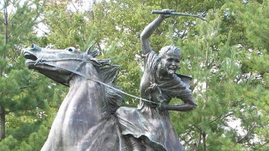 Statue de Sybil Ludington sur Gleneida Avenue à Carmel, New York. Crédit photo : Anthony22 - Domaine public.