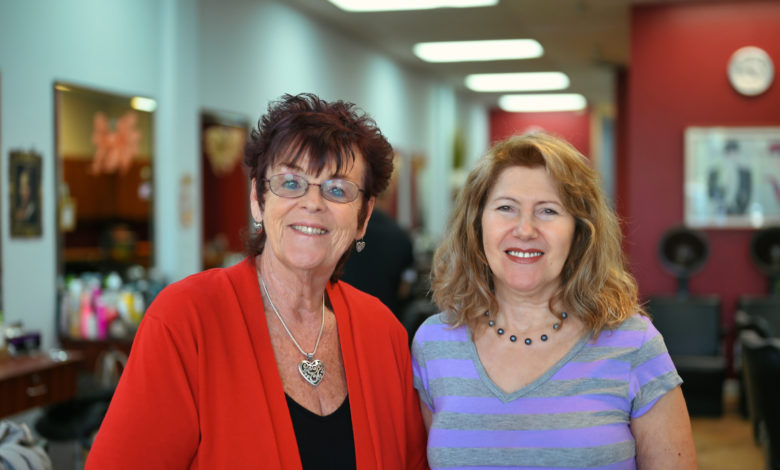 Votre salon de coiffure à Deerfield Beach : Peggy’s Hair salon (coiffeuses francophones). Sur cette photo : Peggy Laprade et Louisette Essiambre)