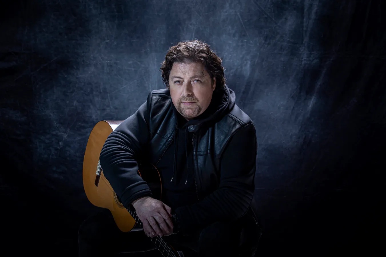 José Luis de la Paz's Introspective