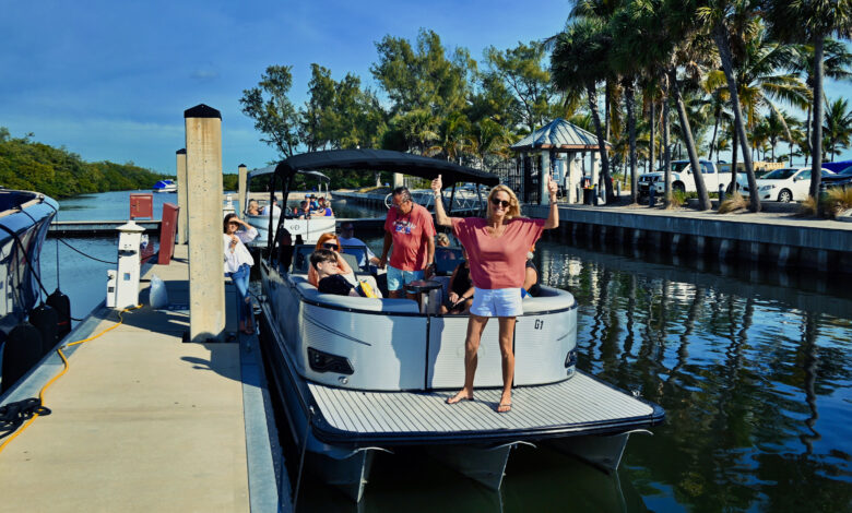 Venez faire une ballade en ponton, guidée en français, au départ de Dania Beach avec 1-2-3 Boat Rental