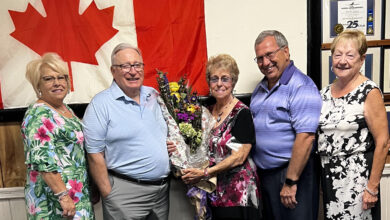 Les membres de l’exécutif de 2023-2024 (de gauche à droite) : Caroline Mimeault (directrice), Bernard Éthier (trésorier), Jeannette Dalcourt (vice présidente), Denis Villeneuve (président) et Gabrielle Lepage (secrétaire).