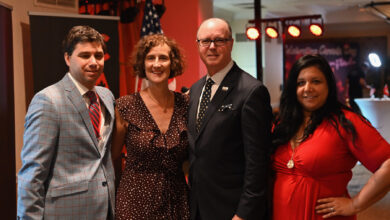 Louis Guay (CCCF), Sylvia Cesaratto (consule du Canada), Lamar Fisher (maire de Broward County), Paola Isaac (Broward County) durant le Canada Day 2023 organisé à Fort Lauderdale par la Chambre de Commerce Canada-Floride et le Consulat général du Canada