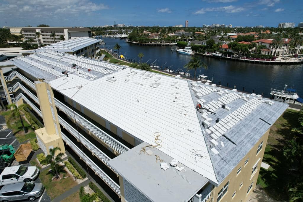 Exemple de travaux sur les toits par les couvreurs de CRI en sud Floride