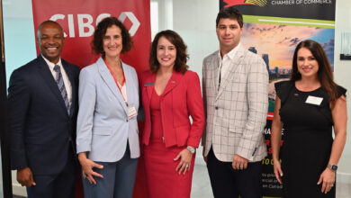 Mack Bernard (commissionner de Palm Beach County), Sylvia Cesaratto (consule générale du Canada), Gina Sabean (CIBC), Louis O. Guay (pdt Chambre Canada-Floride), Karolina Bednarska (CIBC).