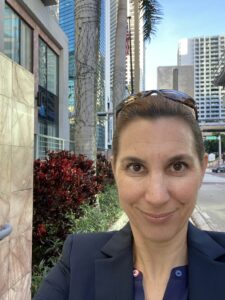 "Les élus Français à l’étranger devraient résider dans leur circonscription"  maintient Aline Martin O’Brien !