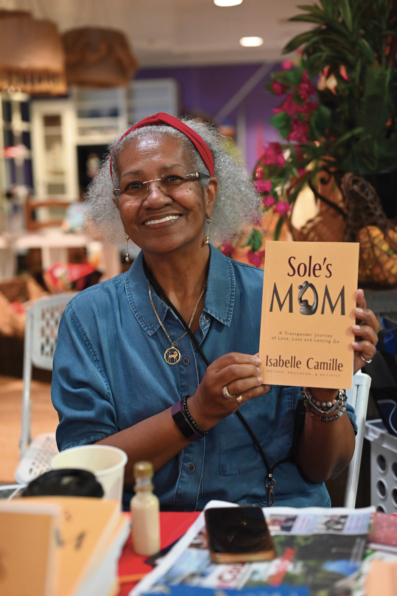 Isabelle Camille : Sole's mom