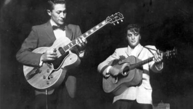 Sans conteste, Elvis aurait pu devenir célèbre tout seul. Mais il n’aurait jamais eu CE son-là sans avoir croisé Scotty Moore le 5 juillet 1954 au Sun Studio de Memphis. Scotty jouera sur nombre des succès essentiels des débuts d’Elvis et il sera sur scène à ses côtés jusqu’en 1968, toujours avec une Gibson ES comme celle sur cette photo.