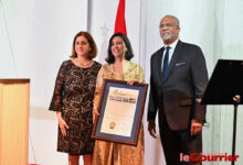 La consule générale Chafika El Habti entre les officiels de Miami-Dade, Maria Dreyfus-Ulvert et Gérard Philippeaux.