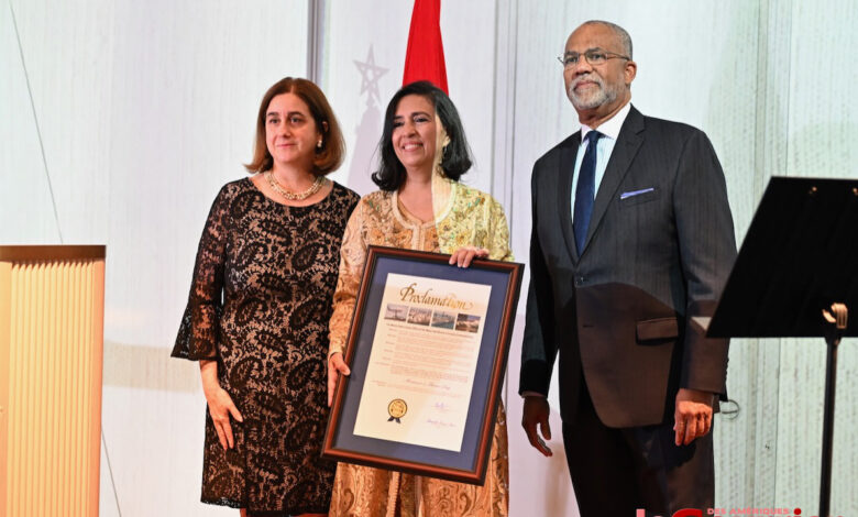 La consule générale Chafika El Habti entre les officiels de Miami-Dade, Maria Dreyfus-Ulvert et Gérard Philippeaux.
