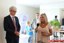 Raphaël Trapp (consul général de France) et Béatrice Benaros (nouvelle présidente de Miami Accueil