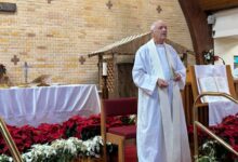 Le Père Jacques Pelletier sera cette saison le prêtre des Snowbirds" pour les messes en français à Dania Beach