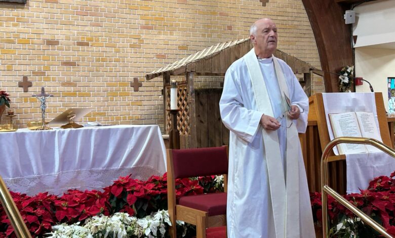 Le Père Jacques Pelletier sera cette saison le prêtre des Snowbirds" pour les messes en français à Dania Beach