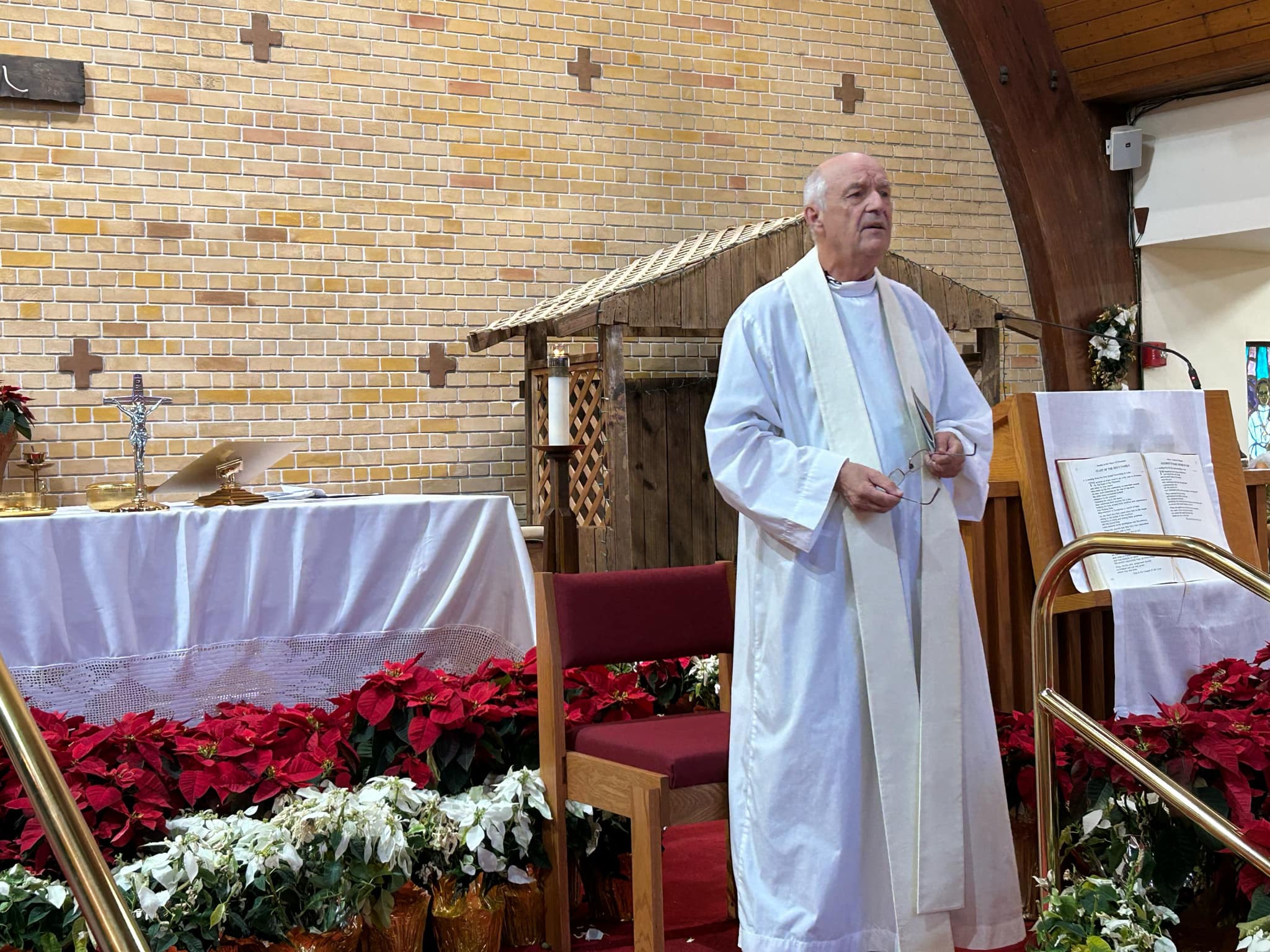 Le Père Jacques Pelletier sera cette saison le prêtre des Snowbirds" pour les messes en français à Dania Beach