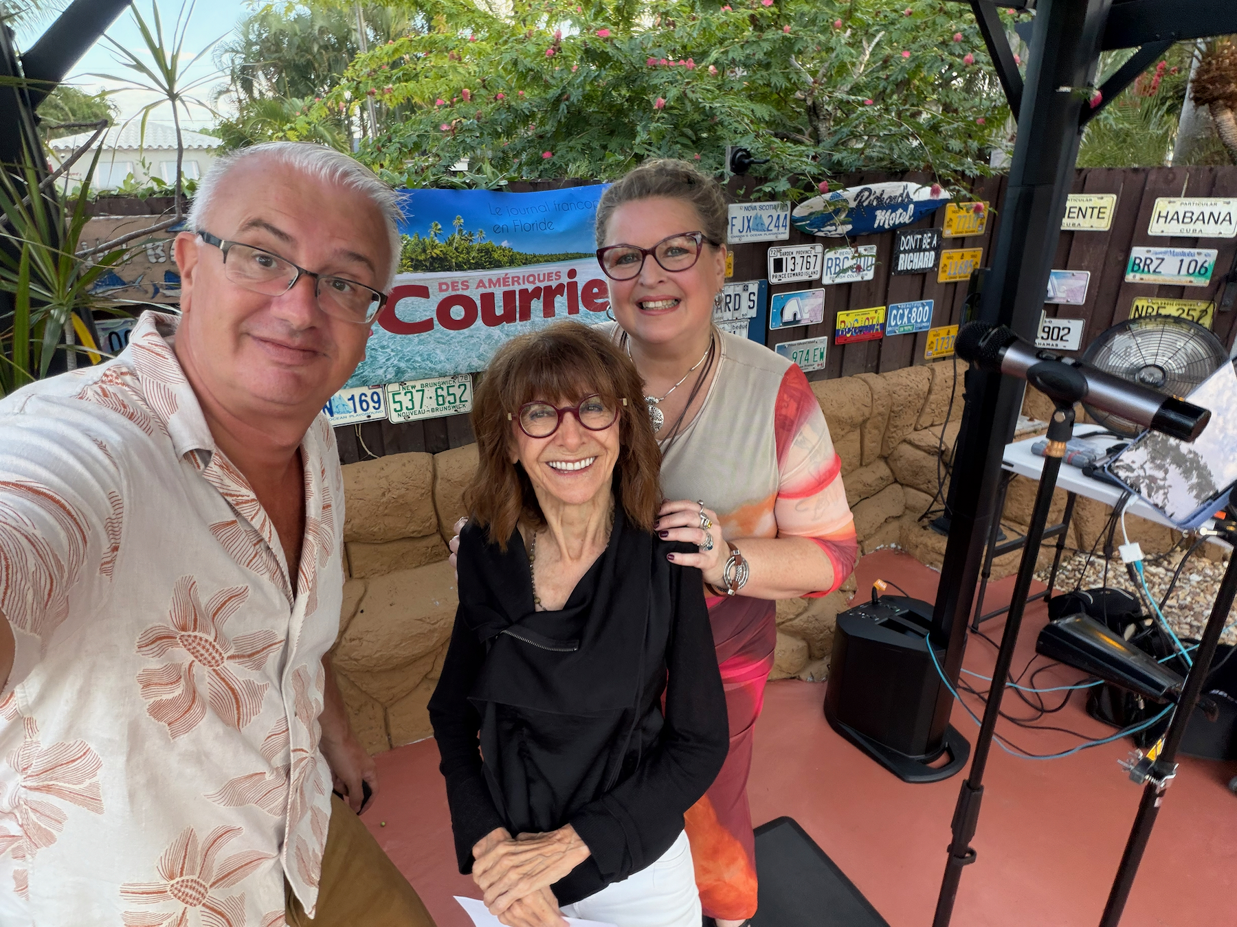 Gwendal Gauthier (CEO Courrier des Amériques, Diane Ledoux (directrice marketing du Courrier), et la chanteuse Ysabel