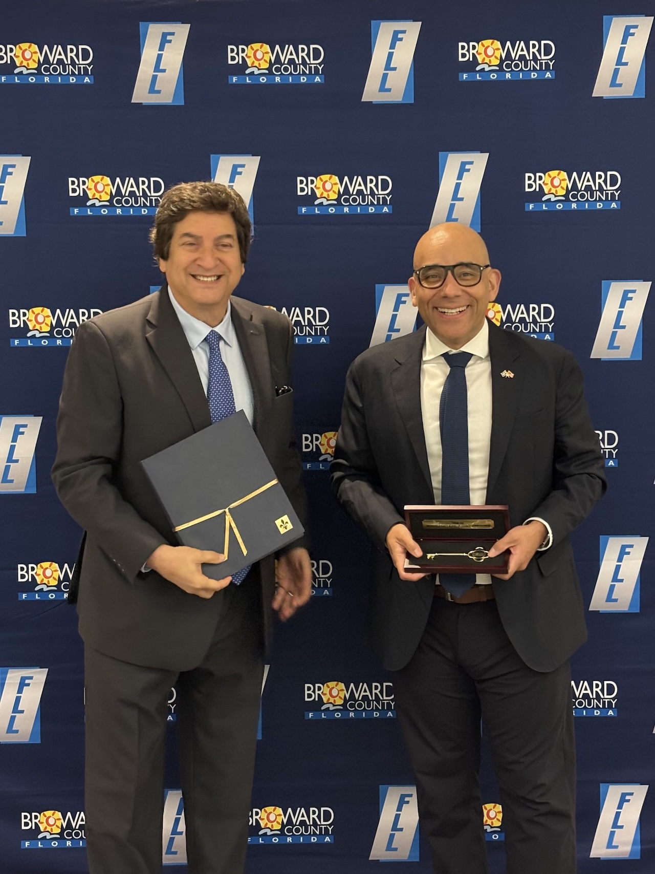 Mark D. Bogen, Maire du comté de BrowardChristopher Skeete, Ministre des Relations internationales et de la Francophonie