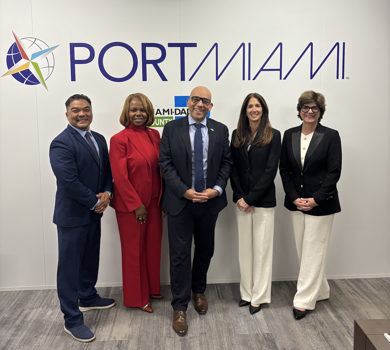 Frederick Wong, Directeur adjoint et directeur de l'exploitationDebra Duster Owens, Directeur des relations gouvernementales et internationales Christopher Skeete, Ministre des Relations internationales et de la Francophonie Hydi Webb, CEO Port Miami Cahterine Cano, Déléguée du Québec an Miami