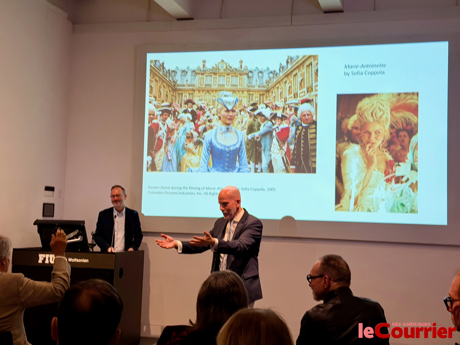 Laurent Salomé et Michael Hughes sous l'œil bienveillant de Marie-Antoinette