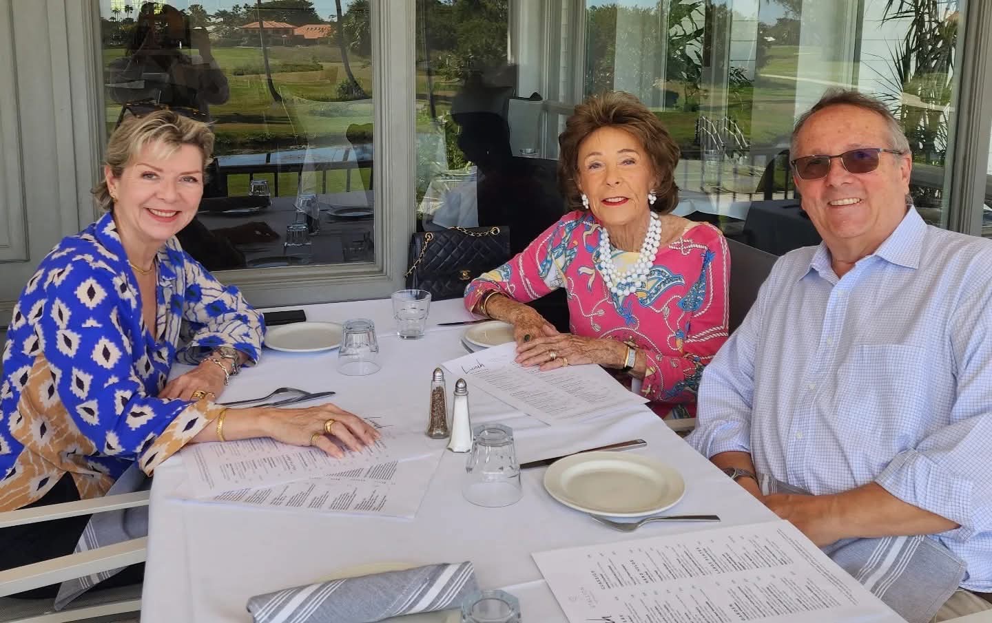 Nicole Hirsh entre Marie-Ange Joarlette et Xavier Capdevielle.