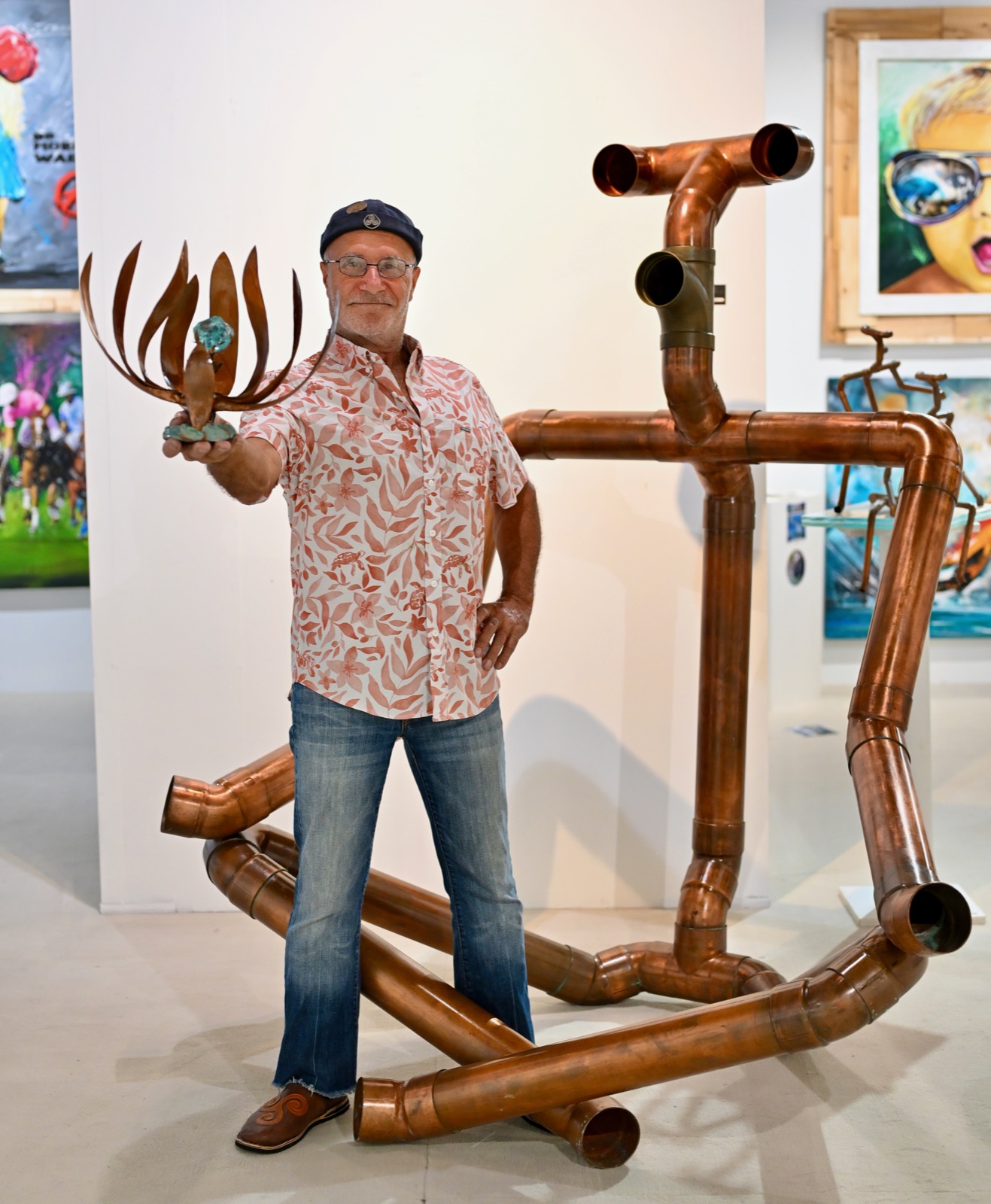 Des tuyaux et des hommes : Béju, l'artiste en 2CV qui enchante les rues de Floride