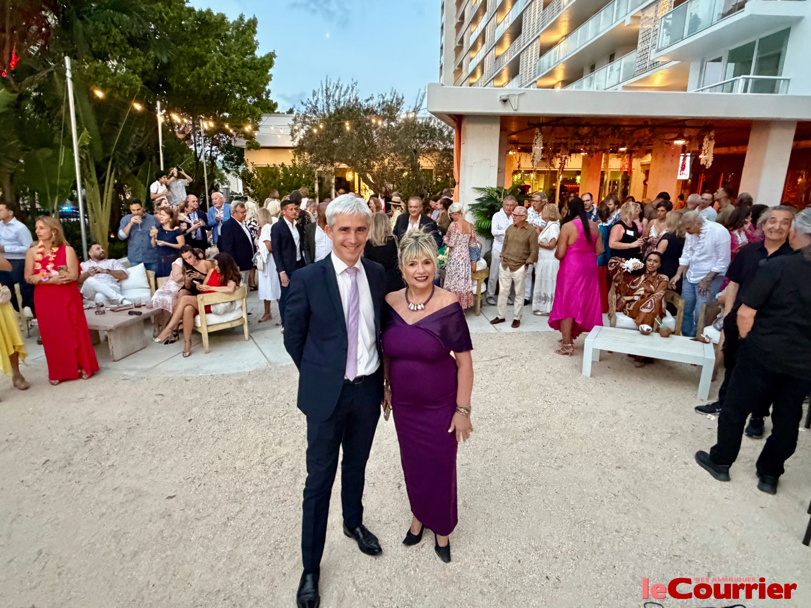 Le Consul Raphaël Trapp avec Béatrice Benaros