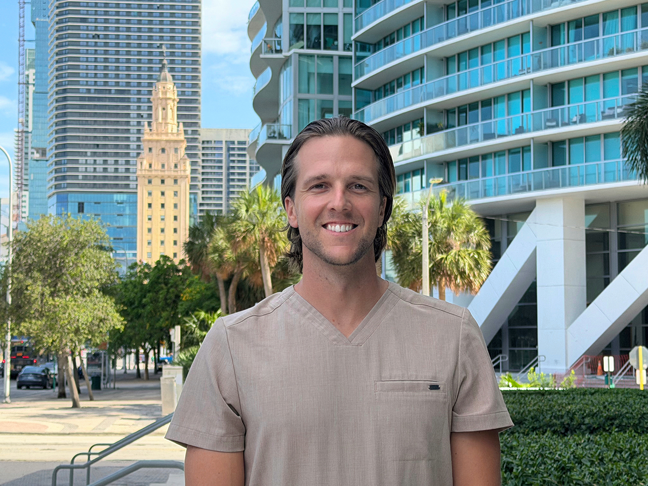 Le kiné Pierre Blasiak dans le centre de Miami