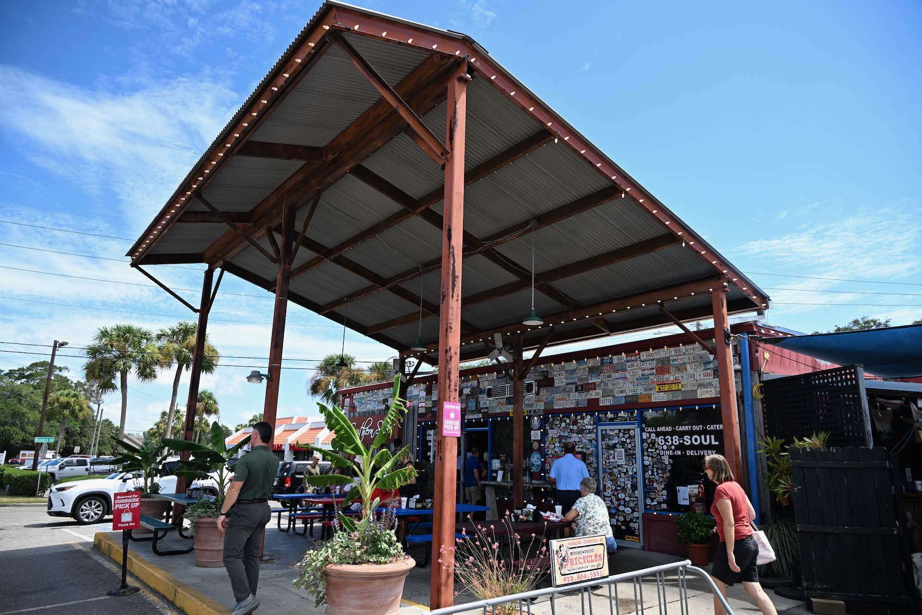 Dans une ancienne station service, Southern Soul Smokehouse est le restaurant le plus célèbre de l'île, pour tout ce qui est "BBQ" !